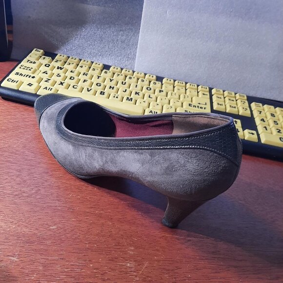 Vintage Red Cross Shoes Suede & Leather Gray Size 8 PreLoved Good Condition - Picture 2 of 6